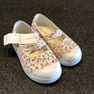 Little girls size 6 shoes